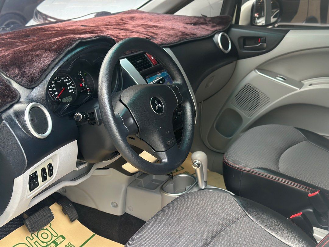 由 pan101816 (刊登 ID 1377853733，圖片 2) 提交，位於 高雄市 (Kaohsiung) 的 超強代步車2013摳布拉斯1.6原鈑件 (類別：汽車出售)，說明：#你在找的好貨在這🔥 #城市小車 #已認證 #CLOTplus #實車在店_歡迎預約賞車 【 廠 牌 】三菱 【 型 號 】 摳布拉斯 【出廠年份】2013白色 【總排氣量】1.6cc汽油 【行駛里程】9.9萬km ⬇️【#匠好國際賣場連結】⬇️ https://carousell.app.link/yvdhVfyYnIb 【車輛配備】 🈶️安卓機🈶倒車顯影🈶電子後視鏡 🈶前後雙錄影🈶電動調整後視鏡 🈶電動收折後視鏡🈶前後霧燈 🈶升級15寸輪框🈶升級15寸胎皮8成新 #匠好國際粉專 https://rink.cc/cu3yz 買車/賣車/請私訊:潘醒匠 #匠好國際汽車 #有給力の服務團隊 #有給力の貸款專員 🔅全省服務 免費鑑價 實體店面 強力過件🔅 安全又保障 ｜匠好國際汽車有限
