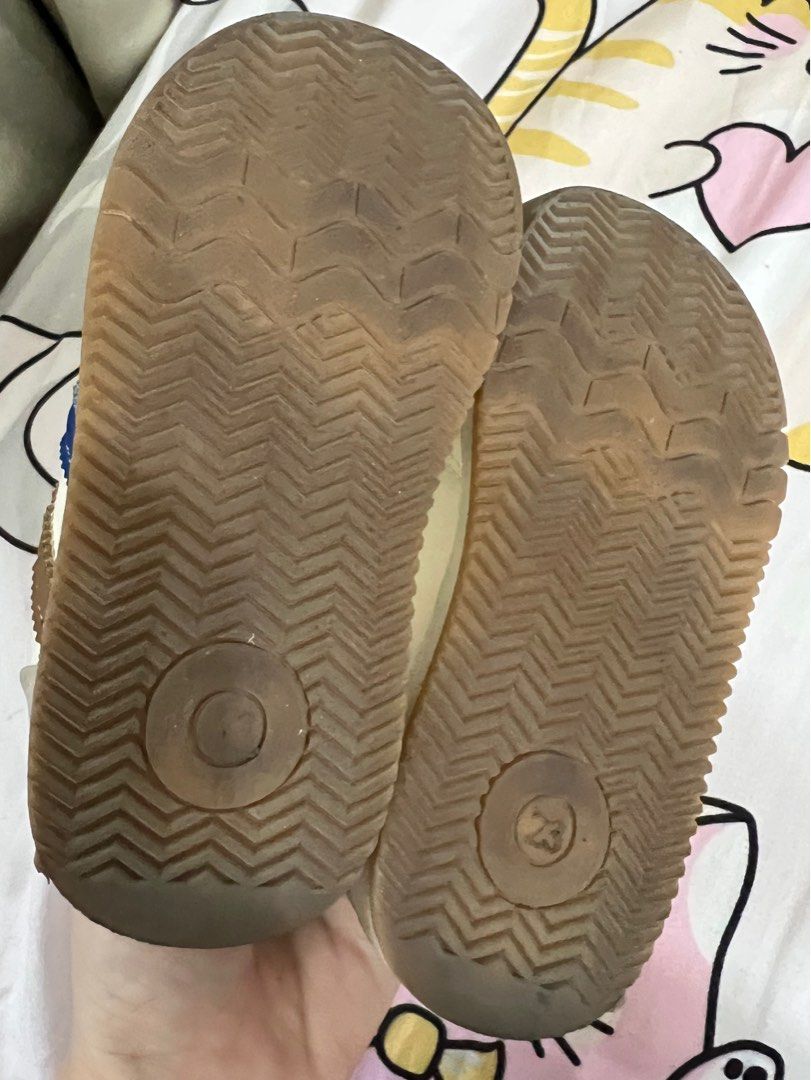 由 ra5072484804 (刊登 ID 1377825241，圖片 2) 提交，位於 彰化縣 (Changhua) 的 二手童鞋！小獅子🦁二手童鞋，23號，腳長大約13公分 (類別：嬰兒及兒童流行時尚)，說明：二手童鞋！小獅子🦁二手童鞋，23號，腳長大約13公分，適合一歲半到兩歲的孩子，只有一雙，有喜歡的媽咪們可以帶走，謝謝。。