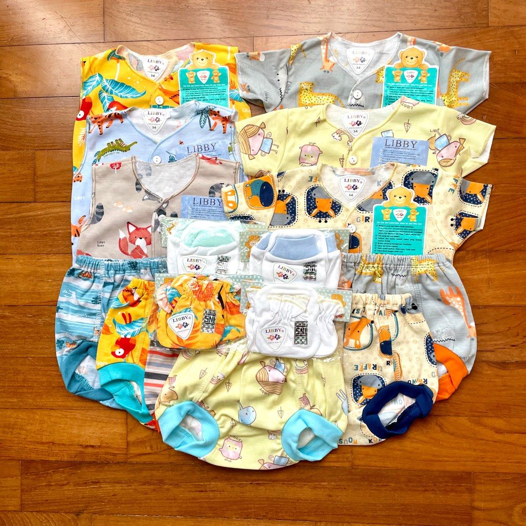 3-6m Complete Baby Clothes Set CS1069 (Category: Babies & Kids Fashion) located in Singapore. Submitted by nana_babyshop (Listing ID 1377850294, Image 1). Description: Complete set consists of: 3 Sets of Sleeveless + Shorts 3 Sets of Short Sleeve + Shorts 4 Pairs of Mittens and Booties *If purchase individually: Sleeveless top and shorts set $5 Short sleeve top and shorts set $5 Long sleeve top and long pants set $6 Beanie $3 Mittens and booties 