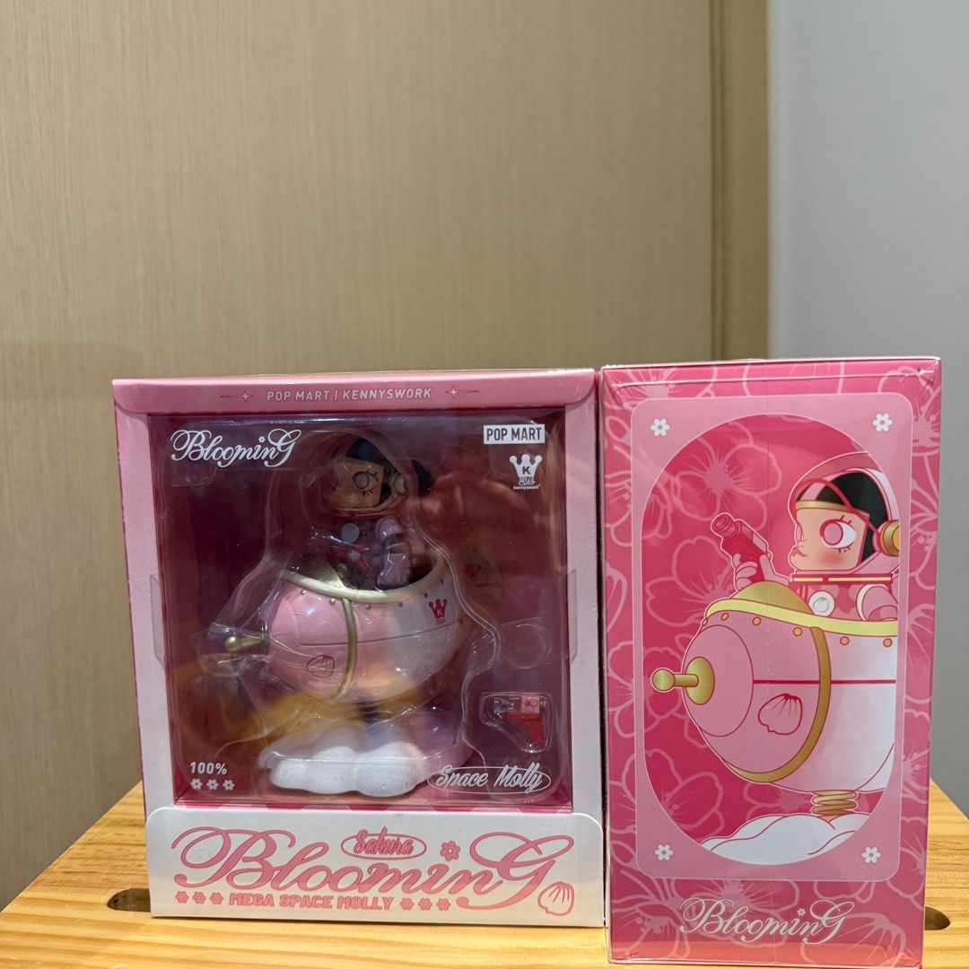 MEGA SPACE MOLLY 100% Sakura モリー　日本限定 MEGA Space Molly 100% Blooming Series Sakura Figurine - 绽放