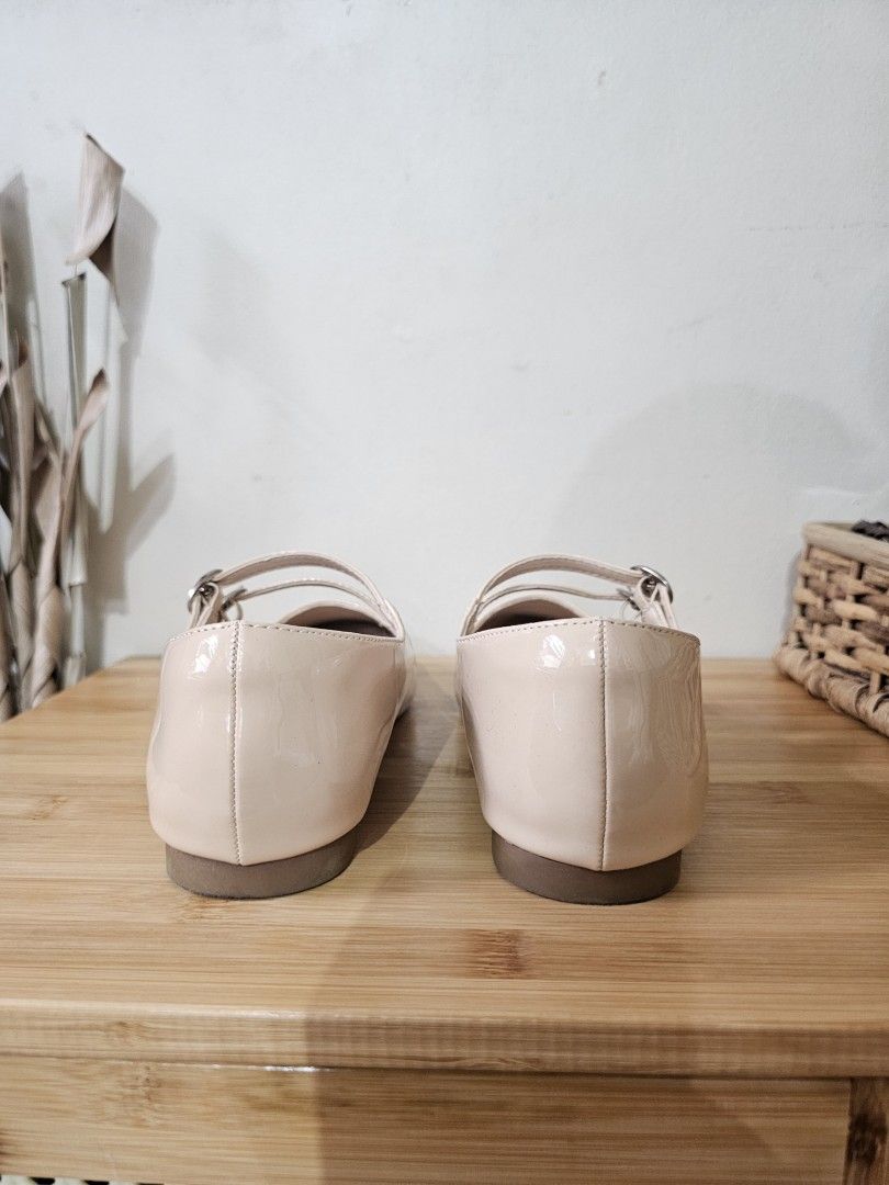 Alberto women's Hillary flats (Category: Flats & Sandals) located in Pasig City. Submitted by geesbox (Listing ID 1377834261, Image 3). Description: size: 38 color: nude used twice no box.