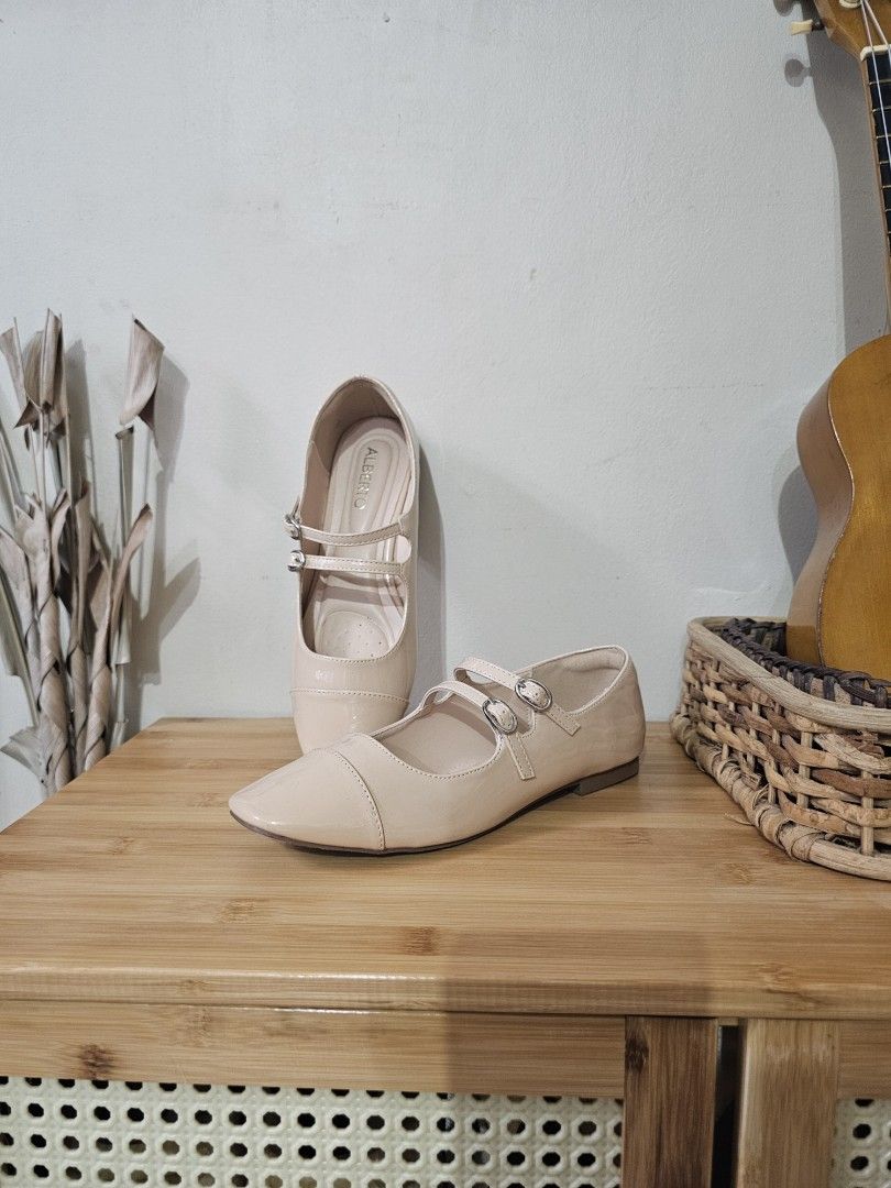 Alberto women's Hillary flats (Category: Flats & Sandals) located in Pasig City. Submitted by geesbox (Listing ID 1377834261, Image 2). Description: size: 38 color: nude used twice no box.
