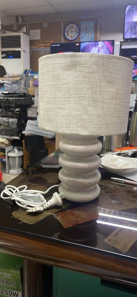 Anko hudson table lamp 220V (Category: Lighting) located in Pasay City. Submitted by enrico_appliances (Listing ID 1377800793, Image 1). Description: Anko hudson lamp 220 volts working condition with one broken bar bulb not included .