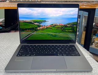 (Category: ) located in . Submitted by tech_laptops.sg (Listing ID 1377904348, Image 1). Description: .