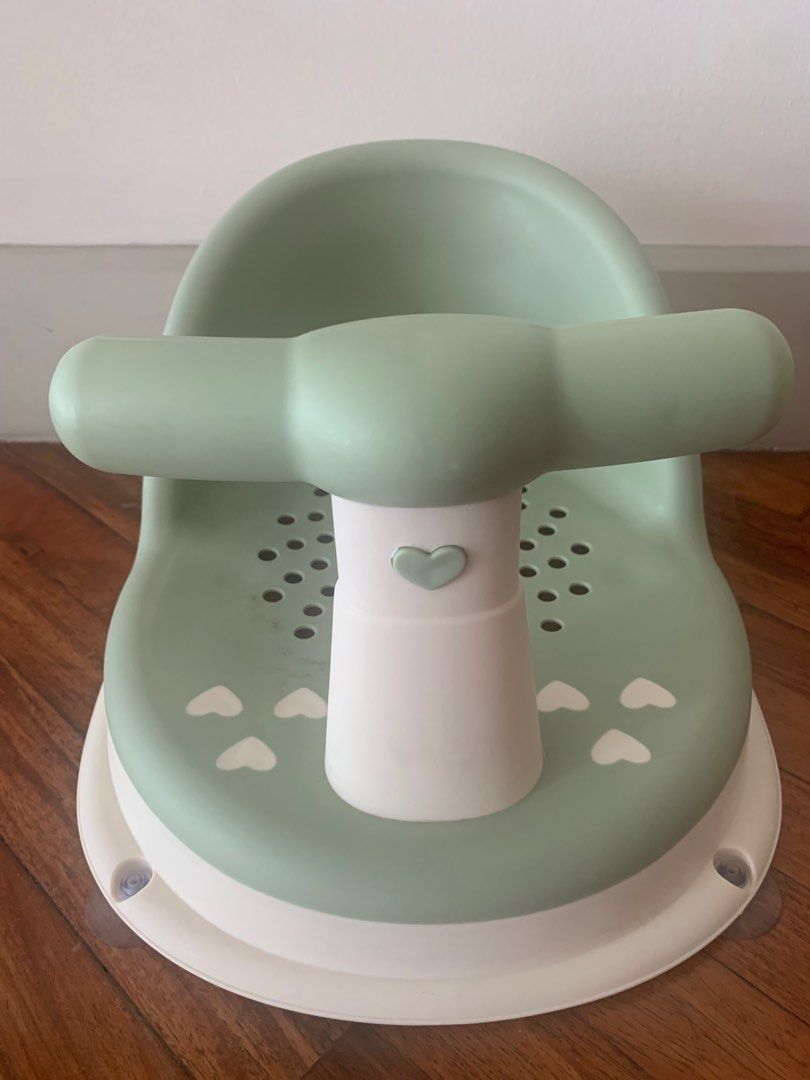 Baby bath chair (Category: Bathtub & Bath Accessories) located in Makati City. Submitted by justanythin (Listing ID 1377754972, Image 3). Description: Photo 2 and 3 are actual photos Rfs: baby didn’t like Shipping fee c/o buyer.