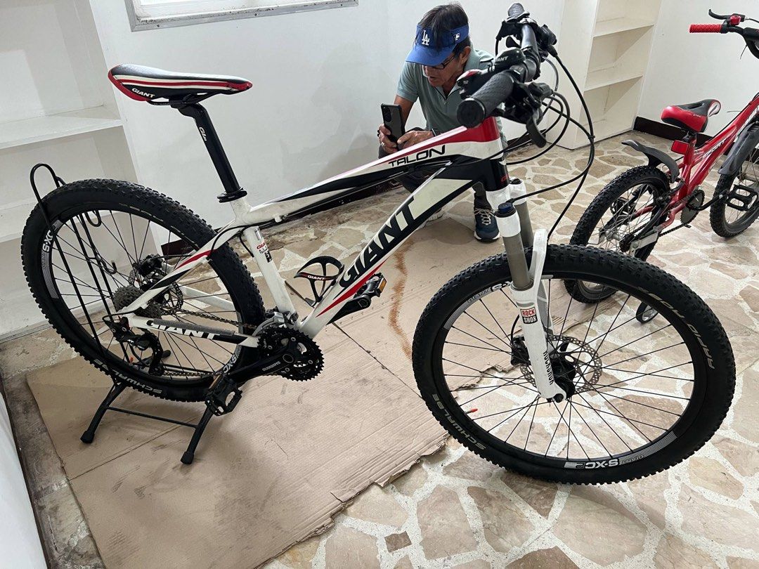 Giant XTC 26 Carbon Model Bike (Category: Bicycles) located in Bacoor. Submitted by mailasagenes15 (Listing ID 1377787590, Image 1). Description: Decluttering sale Giant Mountain Bike- 37k Red Mountain Bike - 17k Red Kid Bike - 4,500 Negotiable for sure buyers Di na nagagamit. Naka stock lang. pristine condition all parts original Location: las pinas city Video available upon request.