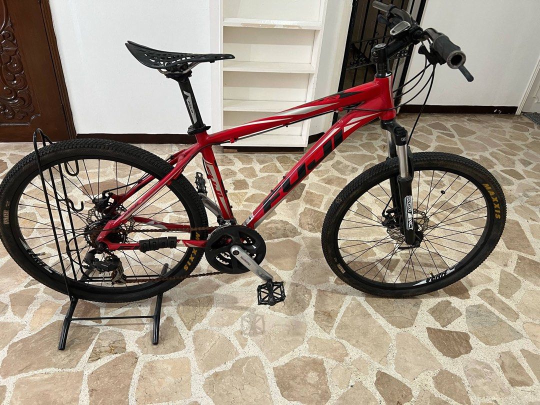 Giant XTC 26 Carbon Model Bike (Category: Bicycles) located in Bacoor. Submitted by mailasagenes15 (Listing ID 1377787590, Image 3). Description: Decluttering sale Giant Mountain Bike- 37k Red Mountain Bike - 17k Red Kid Bike - 4,500 Negotiable for sure buyers Di na nagagamit. Naka stock lang. pristine condition all parts original Location: las pinas city Video available upon request.
