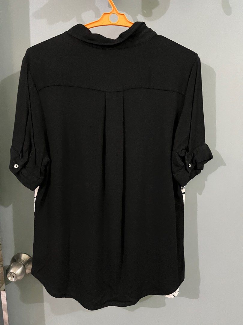 Black and white polo (Category: Blouses) located in Manila. Submitted by decluttify (Listing ID 1377899758, Image 2). Description: Black and White printed striped polo blouse Perfect for any occasion Casual date, fits any outfit Fashion street wear office wear #Palugi #sale #Affordable.