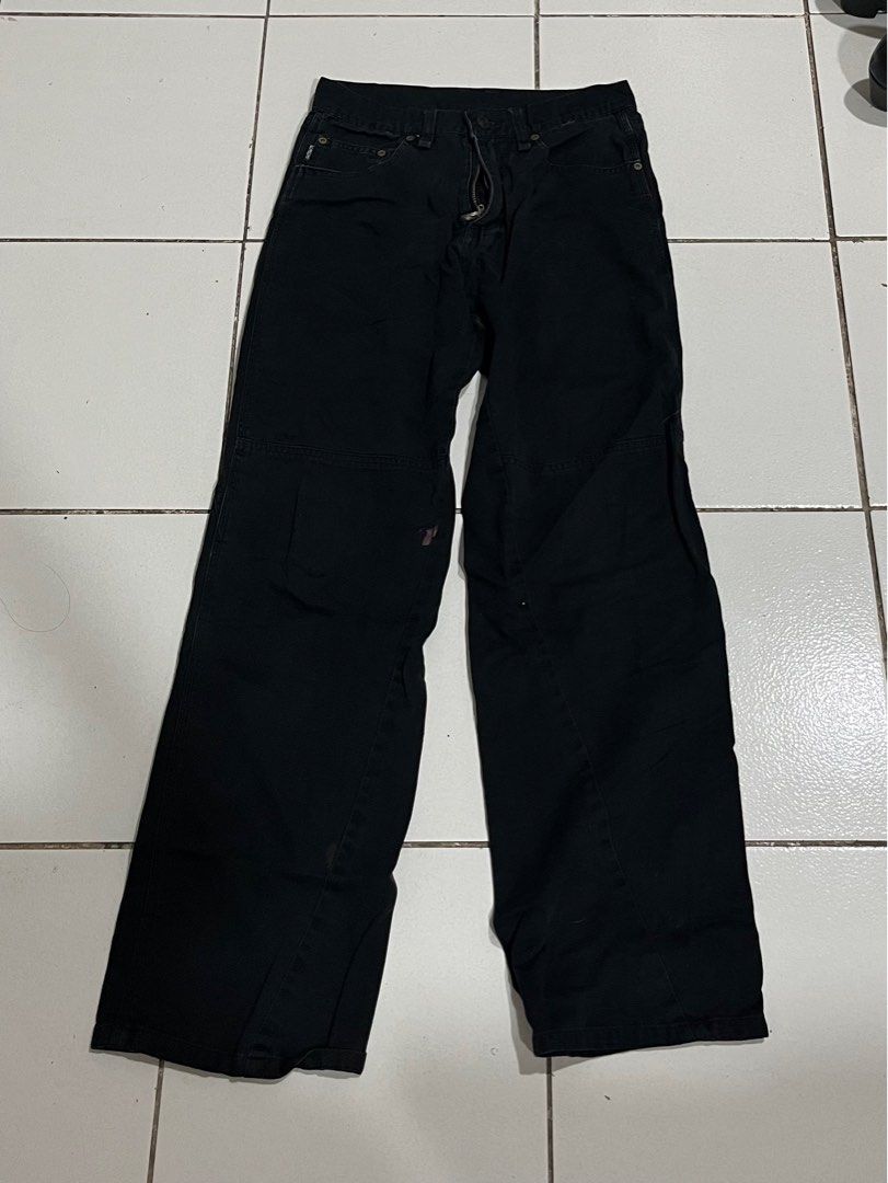 Black Jeans (Category: Jeans) located in Binan City. Submitted by jeremylijah (Listing ID 1377886257, Image 1). Description: Black Jeans Fits 26in” waist Length 43in Flaws (see pics) - Paint stain - ripped part at the back - slippery zipper 📍Biñan, Laguna MOP - Gcash - Maya - No COD Delivery - nearer areas: Lalamove, Grab padala - Farther areas: Gogo Express (SF starts at P90) .
