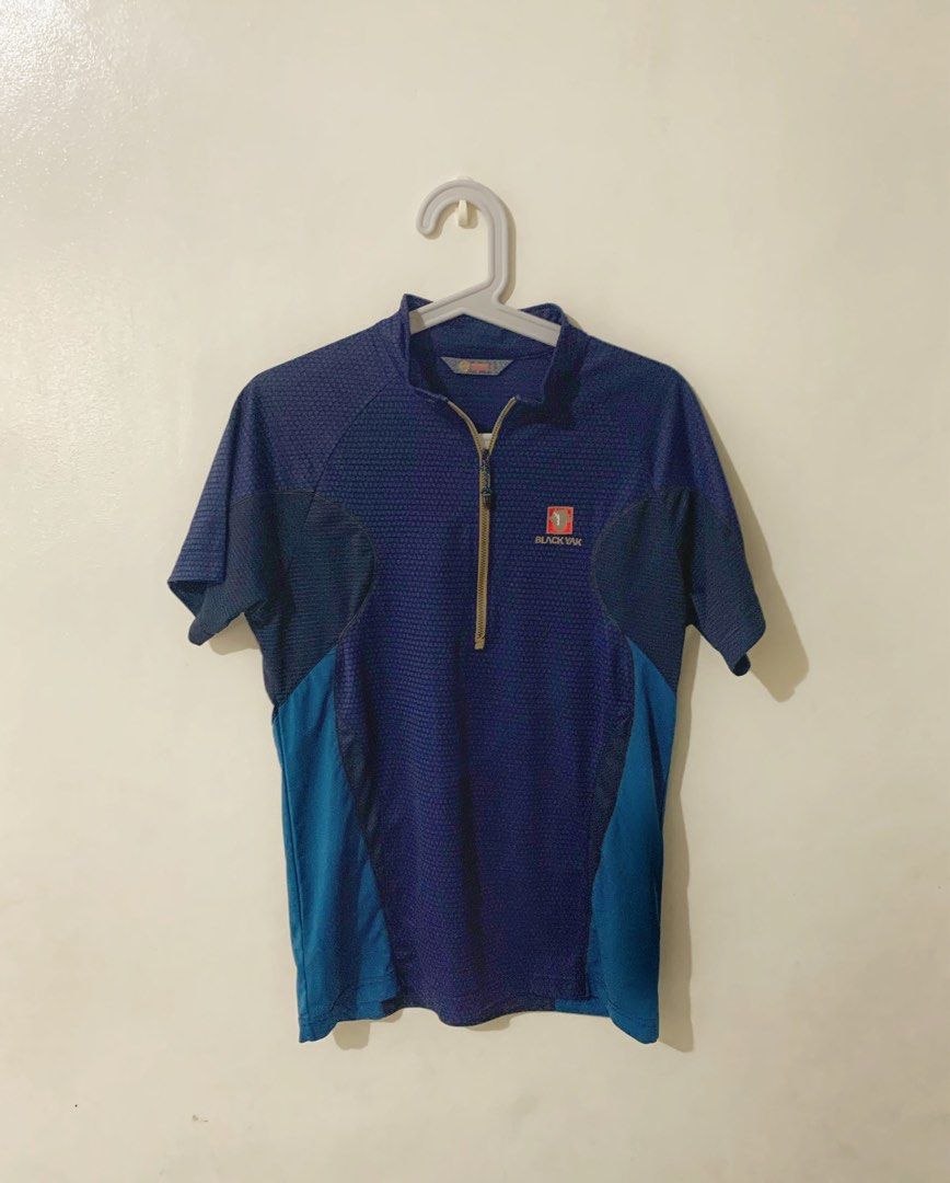 Black yak half zip drifit shirt fits Small (Category: Tshirts & Polo Shirts ) located in Quezon City. Submitted by jpenal71 (Listing ID 1377933243, Image 1). Description: Black yak half zip drifit Fits Small 26x17.5 inches LxW 380 freeshipping via j&t Gcash/bpi Taytay Rizal.