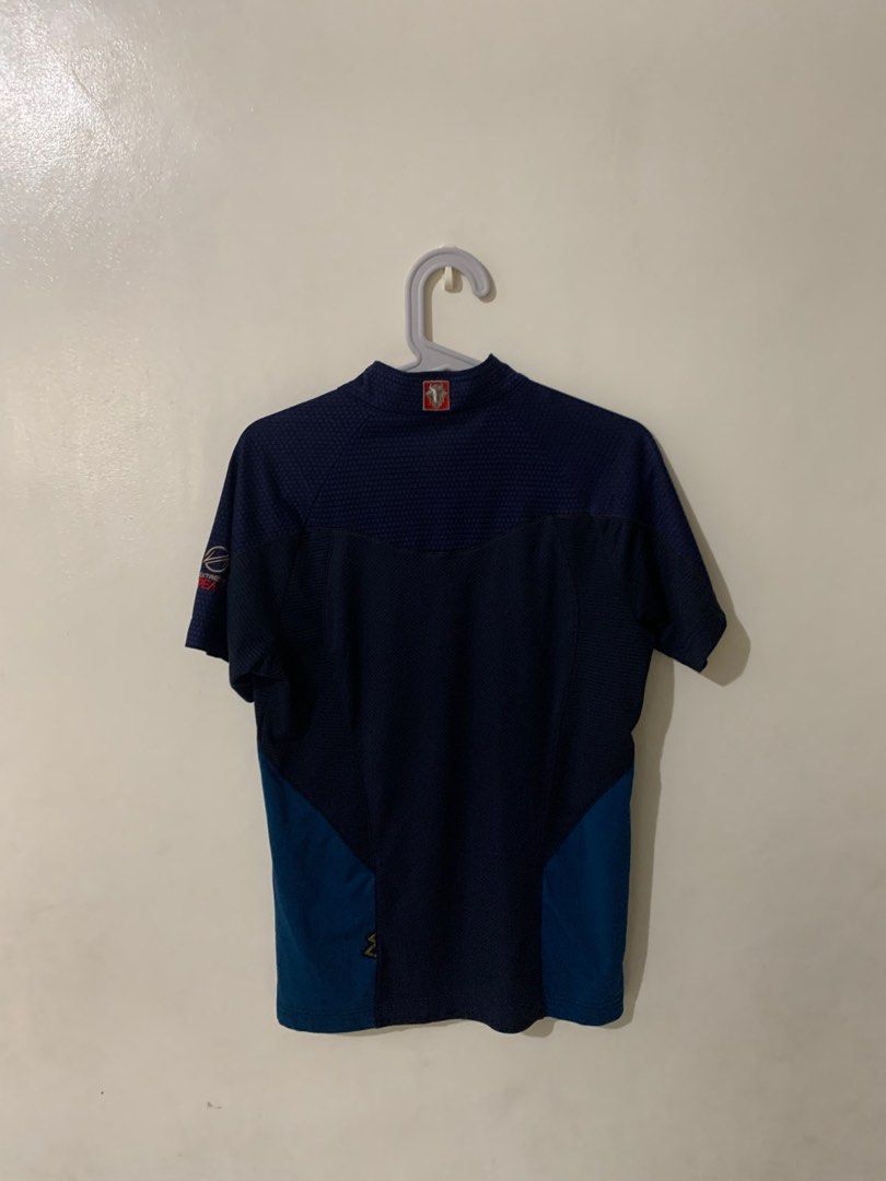 Black yak half zip drifit shirt fits Small (Category: Tshirts & Polo Shirts ) located in Quezon City. Submitted by jpenal71 (Listing ID 1377933243, Image 3). Description: Black yak half zip drifit Fits Small 26x17.5 inches LxW 380 freeshipping via j&t Gcash/bpi Taytay Rizal.