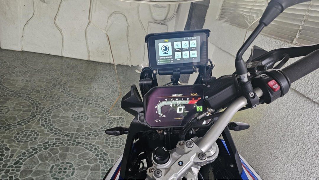 BMW (Category: Motorbikes for Sale) located in Caloocan City. Submitted by entermania (Listing ID 1377785263, Image 3). Description: For sale: BMW 850 GS (2023) Original Owner ❗️4000Km ❗️300,000 worth of accessories * Automatic Shifter * Dashcam front & back * Android Auto * TPMS * Well Maintained Loc. Cainta Greenland .
