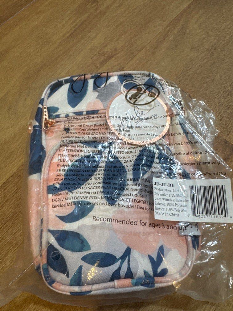BNIP Jujube Mini Helix (Category: Diaper Bags & Wetbags) located in Singapore. Submitted by graceleo76 (Listing ID 1377769620, Image 2). Description: BNIP jujube mini helix Comes with sling.