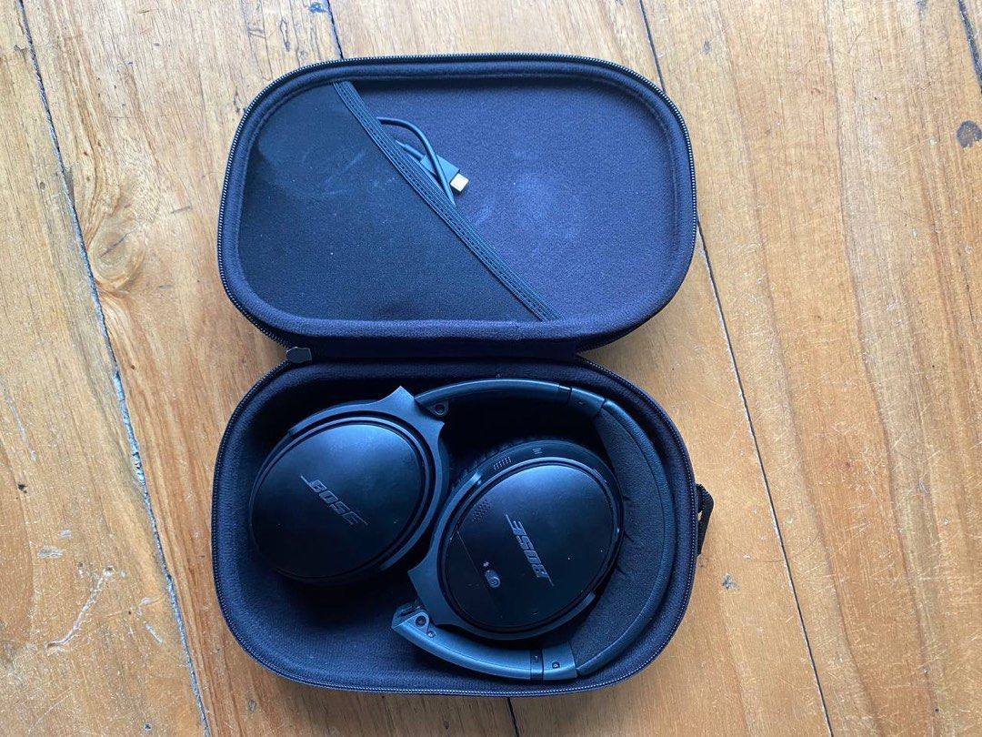 Bose QC 35ii (Category: Headphones & Headsets) located in Quezon City. Submitted by marpagan (Listing ID 1377887781, Image 1). Description: Really good noise cancelling headphones and only selling because of a recent upgrade..