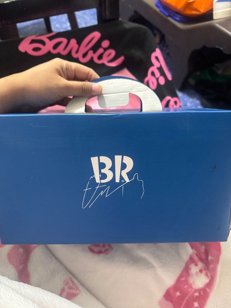Byeon woo seok baskin tray - official (Category: Food Organization & Storage) located in Quezon City. Submitted by hannahcrooz (Listing ID 1377844448, Image 2). Description: Original from BASKIN ROBBINS KOREA. No food included, no ice cream tupperwares, just tray, photo card and acrylic stand..