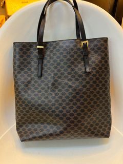 (Category: ) located in . Submitted by melluxury (Listing ID 1377806997, Image 1). Description: .