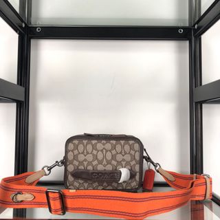 (Category: ) located in . Submitted by fashion.shoppp (Listing ID 1377819754, Image 1). Description: .