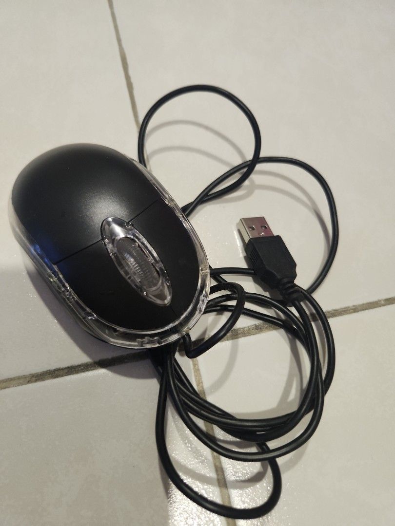 Computer optical Mouse (Category: Mouse & Mousepads) located in Bukit Mertajam. Submitted by fantastic_u (Listing ID 1377864912, Image 1). Description: Still ok to use if not mind wired mouse.