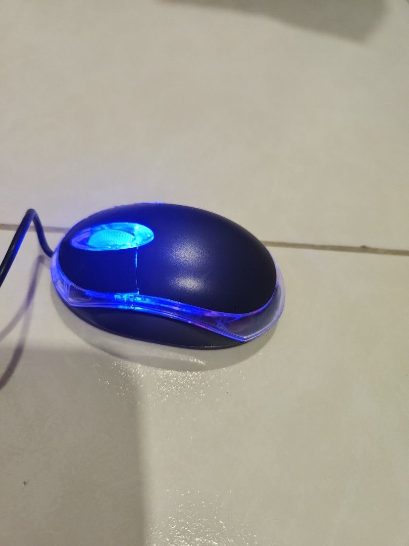 Computer optical Mouse (Category: Mouse & Mousepads) located in Bukit Mertajam. Submitted by fantastic_u (Listing ID 1377864912, Image 2). Description: Still ok to use if not mind wired mouse.