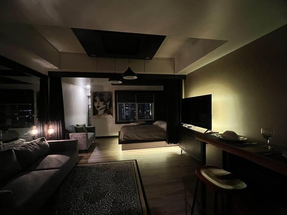 Condominium For Sale Fairways Tower BGC (Category: Apartments & Condos) located in Quezon City. Submitted by leadvision.realty (Listing ID 1377851167, Image 3). Description: Property Code: 1937-SC-FT Fairways Tower South tower Floor Area: 41 sq.m. Studio unit No. of T&B: 1 Fully Furnished Interiored Clean Title Selling Price: ₱11,000,000.00 Lester Velez The Lead Realty 09175208825.