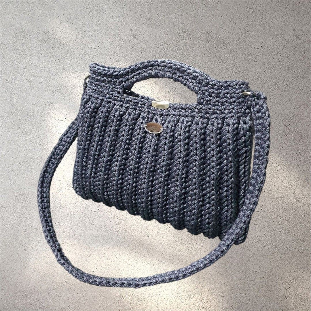 Crochet Shoulder Bag (Category: Shoulder Bags) located in Manila. Submitted by jee189 (Listing ID 1377831306, Image 2). Description: .
