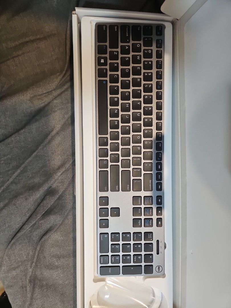 Dell wireless keyboard (Category: Computer Keyboard) located in Singapore. Submitted by mgamg1807 (Listing ID 1377798046, Image 2). Description: works on Bluetooth and also with Dell link usb. lost the mouse and left with only the keyboard. as is condition, make an offer and take it. sure its a sweet deal.