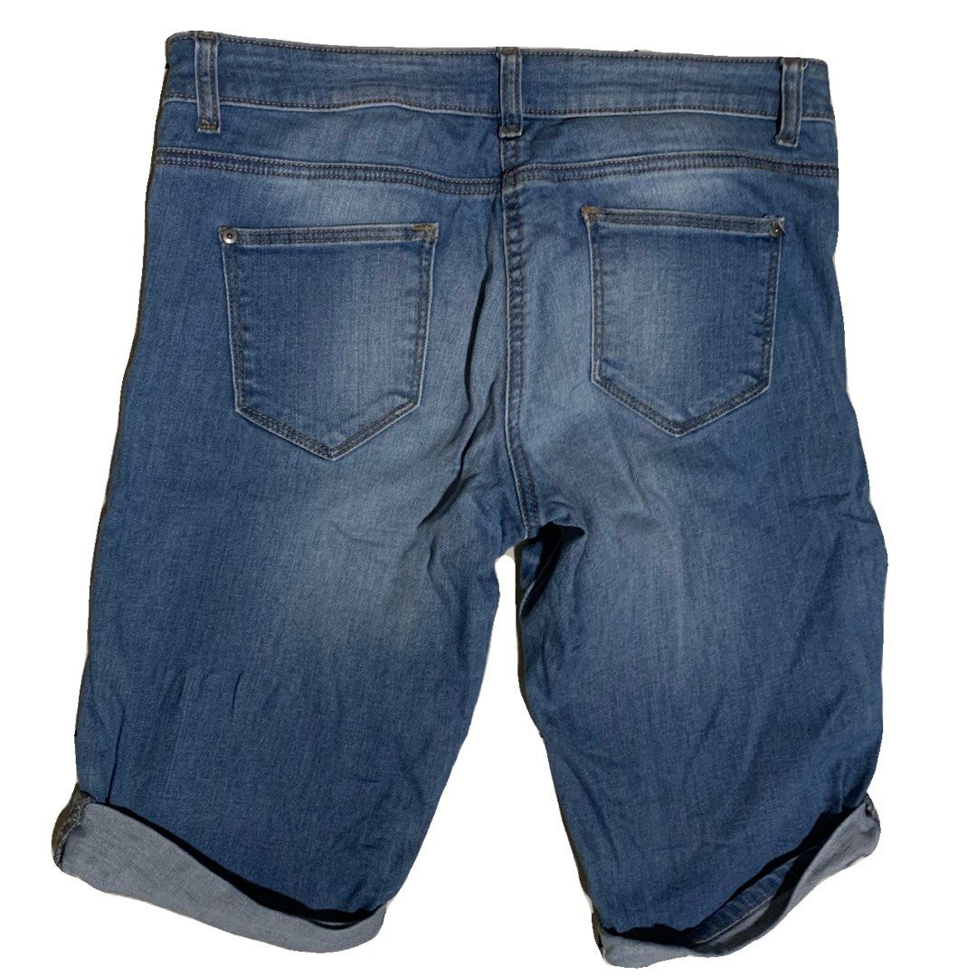 Denim Jean Shorts (Jorts) Y2K (Category: Shorts) located in Malabon City. Submitted by onesionceloved (Listing ID 1377889154, Image 2). Description: ⭐️Perfect for that laid back look. ⭐️Fits size 27-29 best! ⭐️ FREE SHIPPING FOR ORDERS ABOVE ₱1000! .