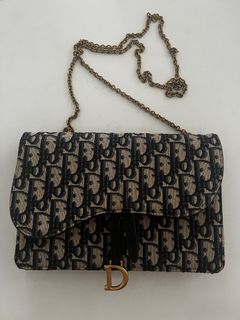 (Category: ) located in . Submitted by fashiontrash (Listing ID 1377813901, Image 1). Description: .
