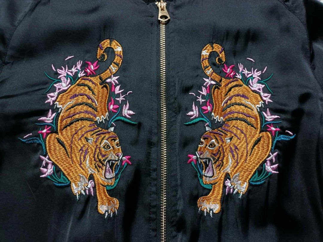 Divided Ed Hardy Inspired Jacket Large Fit (L26.5 W21) (Category: Coats, Jackets and Outerwear) located in Santa Rosa. Submitted by xhenthrift_19 (Listing ID 1377832979, Image 3). Description: Divided Ed Hardy Inspired Jacket Large Fit (L26.5 W21) Verygood Condition 🏷200+sf Laguna location pm Thank you..