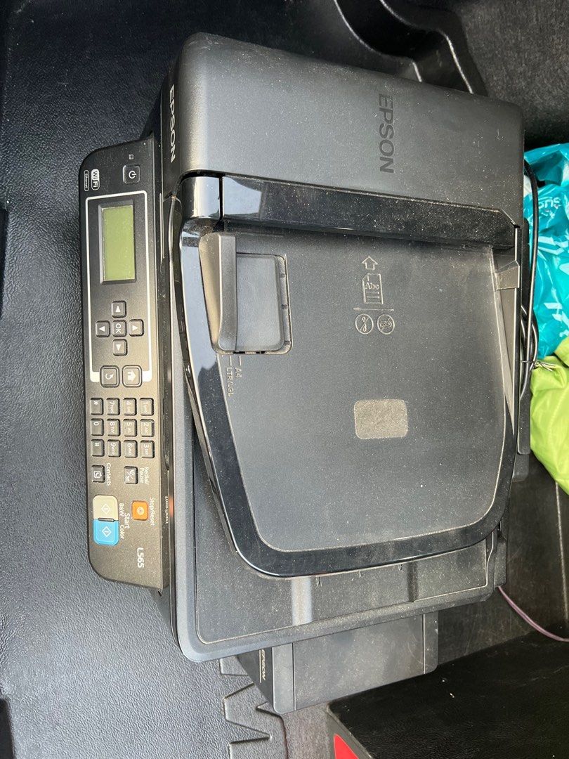 Epson printer (Category: Printers, Scanners & Copiers) located in Seri Kembangan. Submitted by juncg (Listing ID 1377859295, Image 1). Description: Long time no use Price nego.