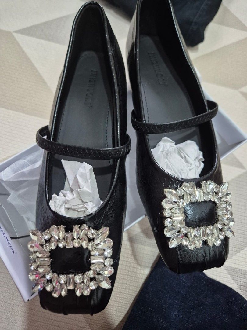 Flat shoes (Kategori: Sepatu Wanita) berada di Tangerang. Dikirim oleh putari (ID iklan 1377856401, Gambar 1). Deskripsi: .