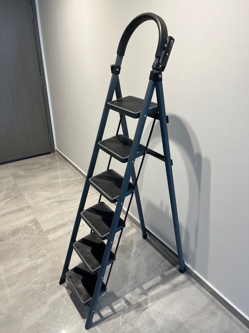 Foldable 6-Step Ladder