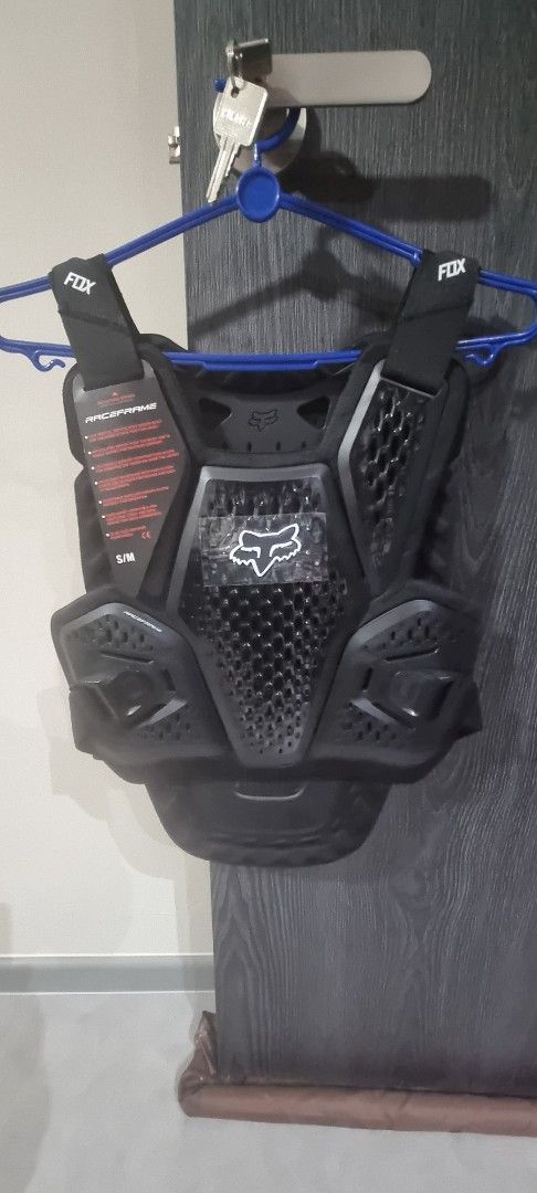 Fox Racing Raceframe Roost Chest Guard Impact CE Body Armor (Category: Parts & Accessories) located in Singapore. Submitted by mongoose26 (Listing ID 1377876390, Image 1). Description: - Brand new Fox Racing Raceframe Impact CE body armor - Size: S/M - Includes original tags - Ideal for motocross, mountain biking, and action sports - Provides superior protection - Offers excellent ventilation for comfort Price is unnegotiable. Pm 90119407..