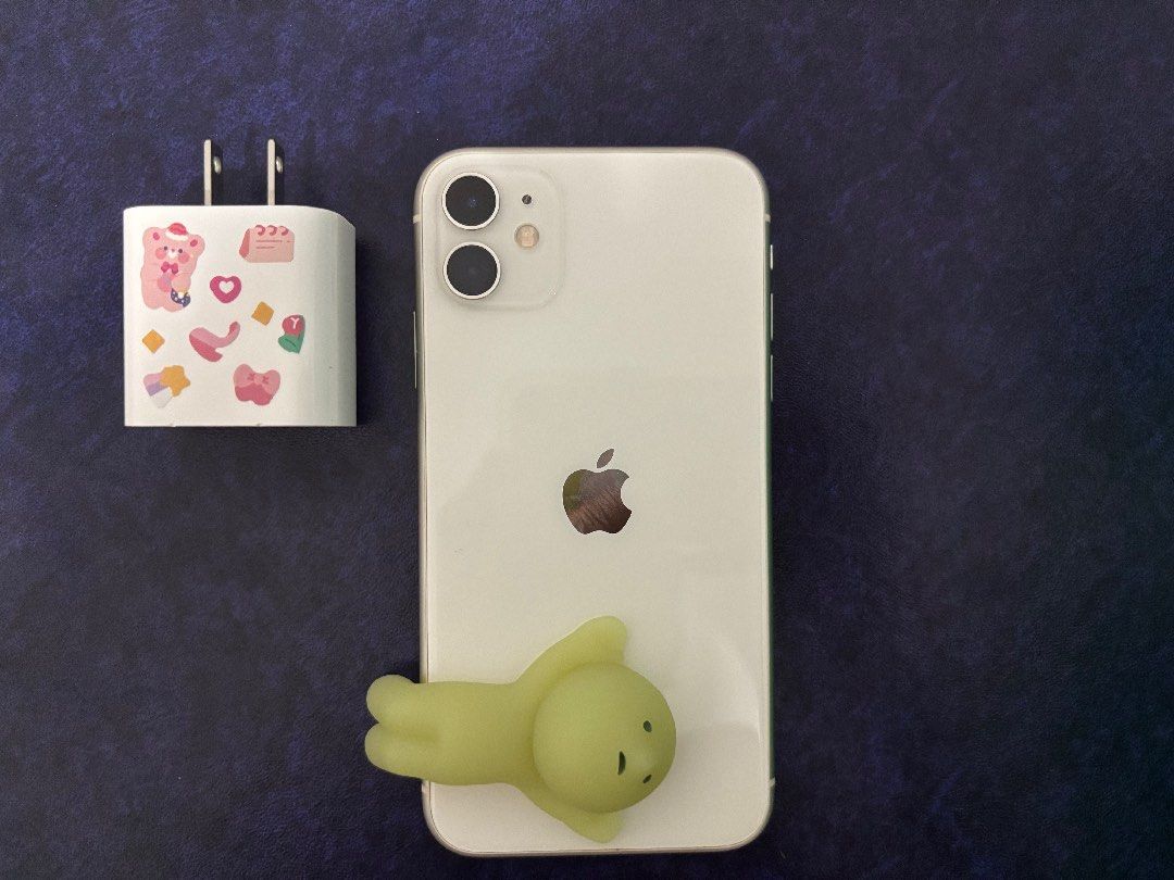 FS: iphone 11 64GB (Category: iPhone 11 Series) located in Santa Rosa. Submitted by tiellsea (Listing ID 1377915623, Image 1). Description: 📍FOR SALE: IPHONE 11 🧷 64 GB 🧷 openline 🧷76% battery 🧷 with power brick (bought around 1k) no cord or box included (will try to find first) Smiski not included all original parts, never opened, all buttons working, all features working (face id, true tone) first owner n not from buy and sell ⚡️open for m