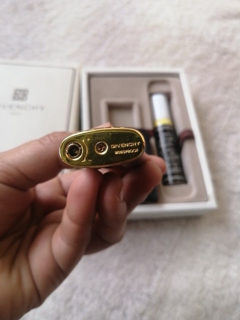 VINTAGE & RARE GIVENCHY CIGARETTE LIGHTER WINDPROOF (Category: Vintage Collectibles) located in Liloan. Submitted by aidolcapz88 (Listing ID 1377924011, Image 3). Description: Lagyan niyo Lang nang fluid pwd butane fluid pang lighter.. No scratches good as new with box...