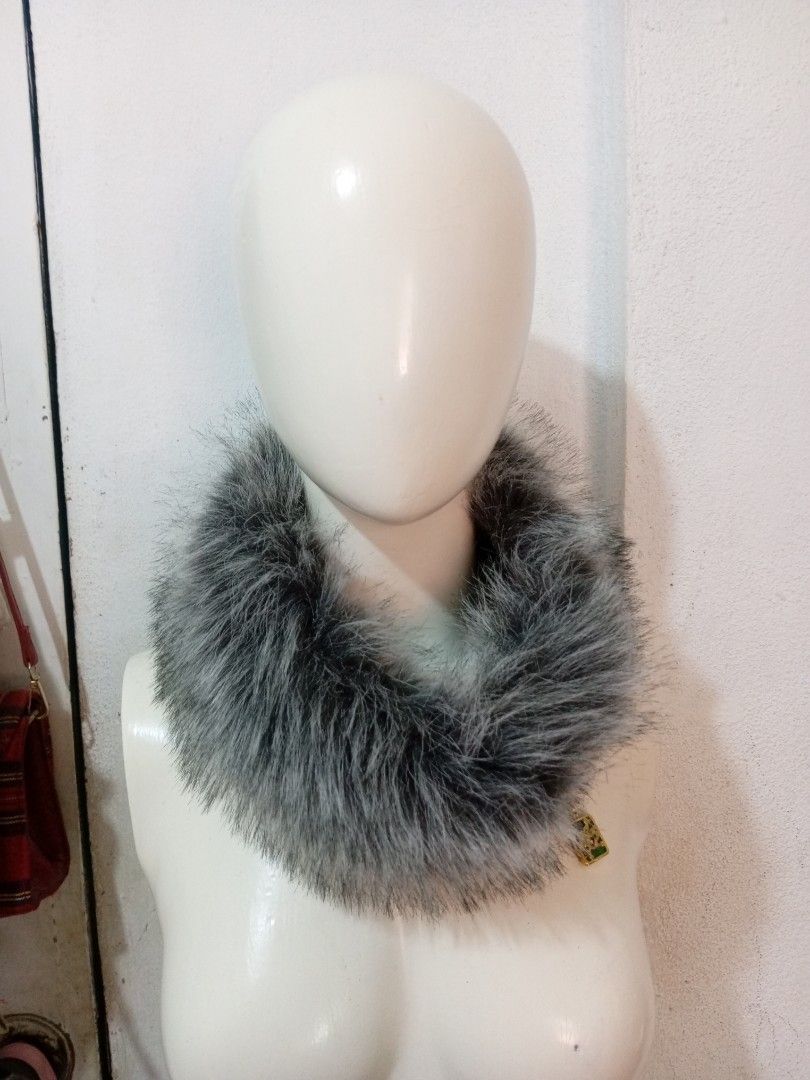 gray winter fox fur scarf with magnetic lock (Category: Scarves) located in Echague. Submitted by manikaisabelavarietyshop (Listing ID 1377755638, Image 2). Description: gray winter fox fur scarf with magnetic lock.
