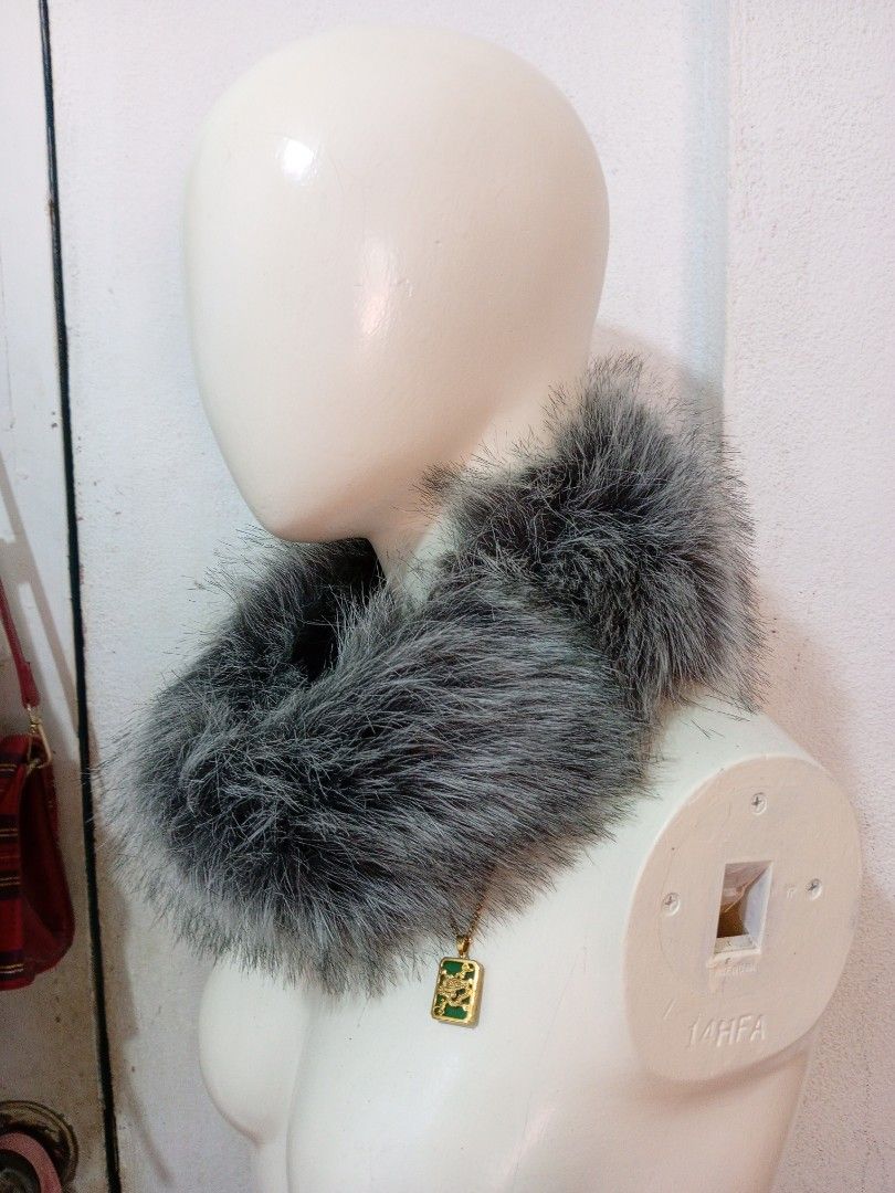 gray winter fox fur scarf with magnetic lock (Category: Scarves) located in Echague. Submitted by manikaisabelavarietyshop (Listing ID 1377755638, Image 3). Description: gray winter fox fur scarf with magnetic lock.