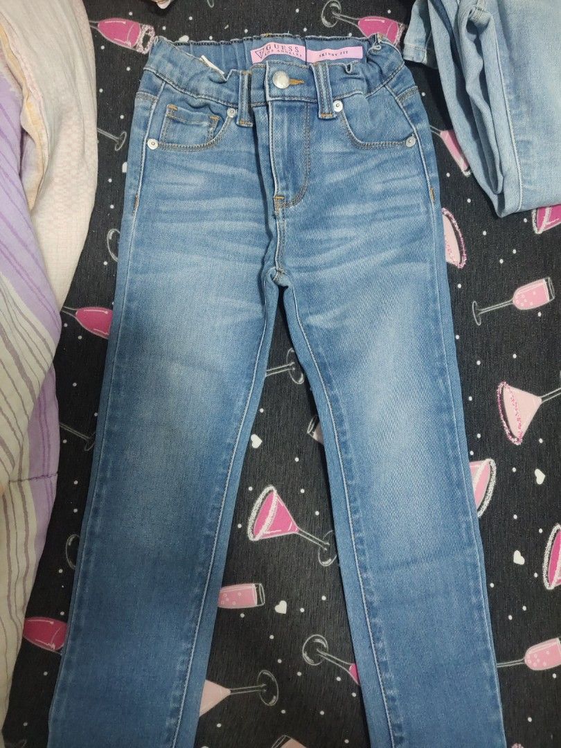 Guess Los Angeles Skinny Fit Jeans (Category: Babies & Kids Fashion) located in Singapore. Submitted by buylahlahlah (Listing ID 1377859625, Image 1). Description: - Excellent condition Guess Los Angeles skinny jeans - Classic blue wash - Comfortable skinny fit - Button and zipper closure - Perfect for everyday wear - Sizefor 4 years old.