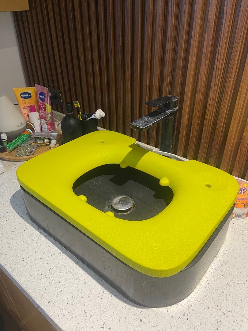 Hippih sink cushion (Category: Bathtub & Bath Accessories) located in Manila. Submitted by declutterwithg (Listing ID 1377764066, Image 1). Description: original price is Php 3000 selling for half the price 10/10.