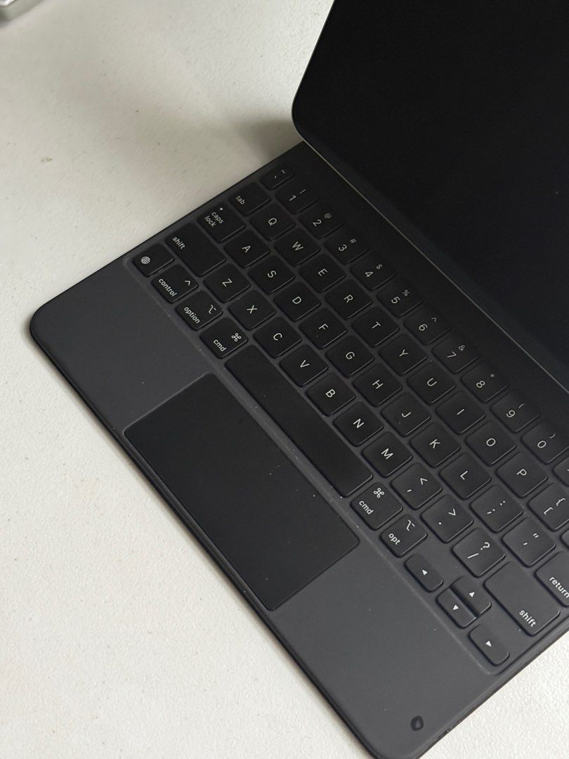 ipad pro 11 inch 4th generation 512gb with magic keyboard (Category: iPad) located in Taguig. Submitted by __jsww (Listing ID 1377827015, Image 2). Description: .