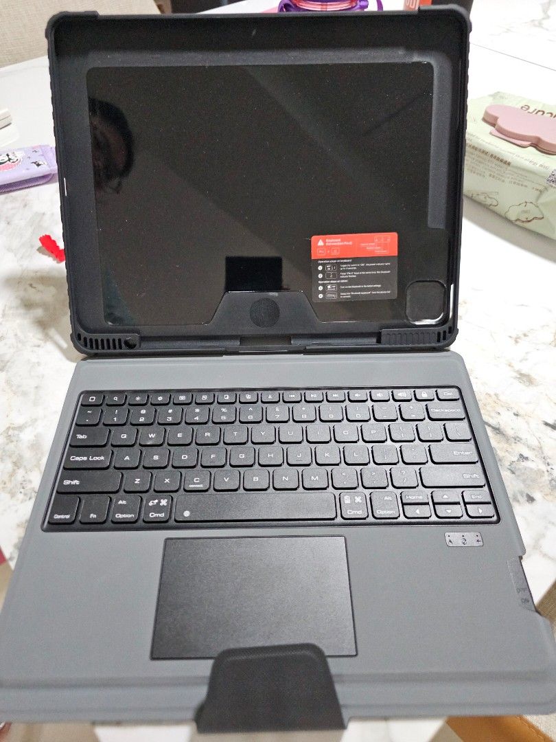 IPAD PRO CASING WITH KEYBOARD (Category: Other Accessories) located in Singapore. Submitted by jasminesoe74061 (Listing ID 1377764361, Image 1). Description: used 1-2 times only courier or self collection@533179.