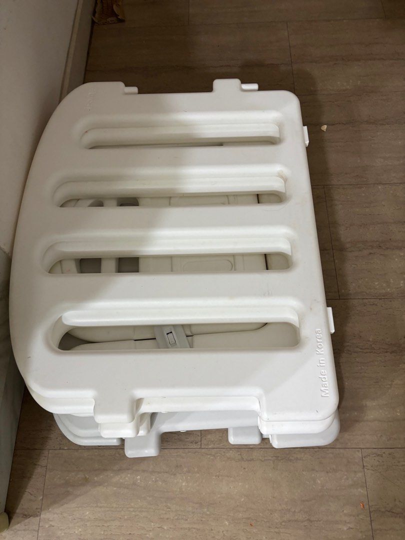 Ifam playpen (Category: Safety Gates, Locks & Protectors) located in Singapore. Submitted by selling_prelovedstuff (Listing ID 1377901346, Image 2). Description: Ifam play pen 10 pieces white and light grey 198cmx133cm Contains one lockable door Well used - bought in 2022 for $250 Please note that the anti slip pads are missing.