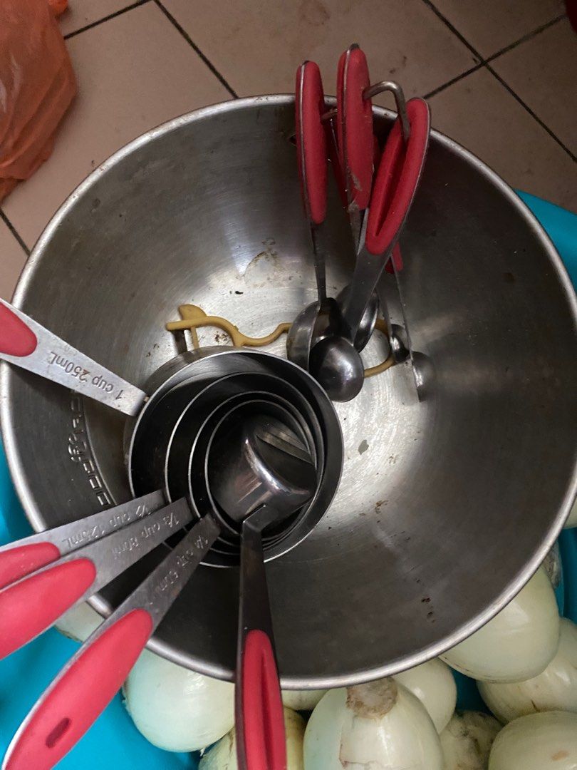 Kitchen aid (Category: Hand & Stand Mixers) located in Puchong. Submitted by amyraazhari (Listing ID 1377820249, Image 3). Description: Selfpickup taman puchong utama.Item ni jarang guna sebab saya bukan bakers.Memang simpan je.Saja beli sbb nak buat cake cookies dkt rumah.Last last tak pakai..