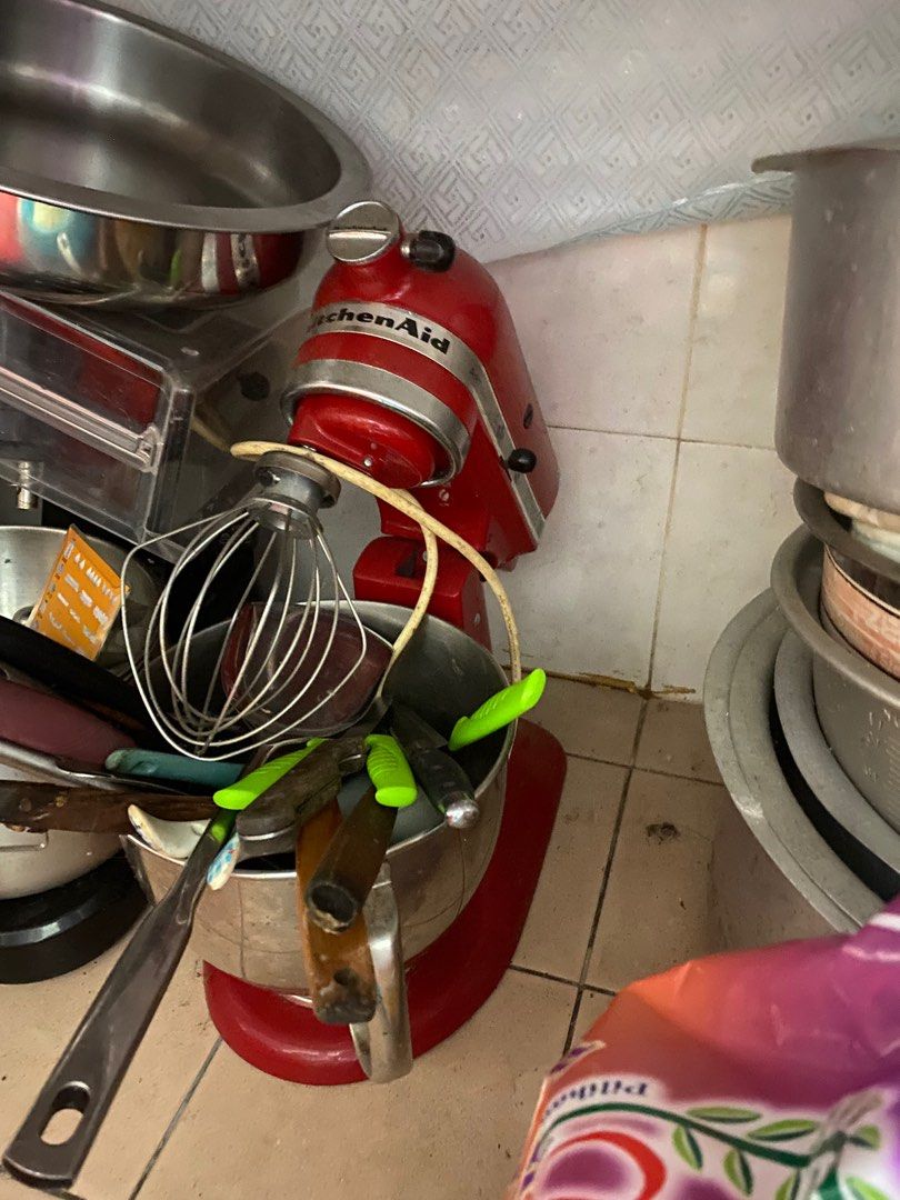 Kitchen aid (Category: Hand & Stand Mixers) located in Puchong. Submitted by amyraazhari (Listing ID 1377820249, Image 2). Description: Selfpickup taman puchong utama.Item ni jarang guna sebab saya bukan bakers.Memang simpan je.Saja beli sbb nak buat cake cookies dkt rumah.Last last tak pakai..