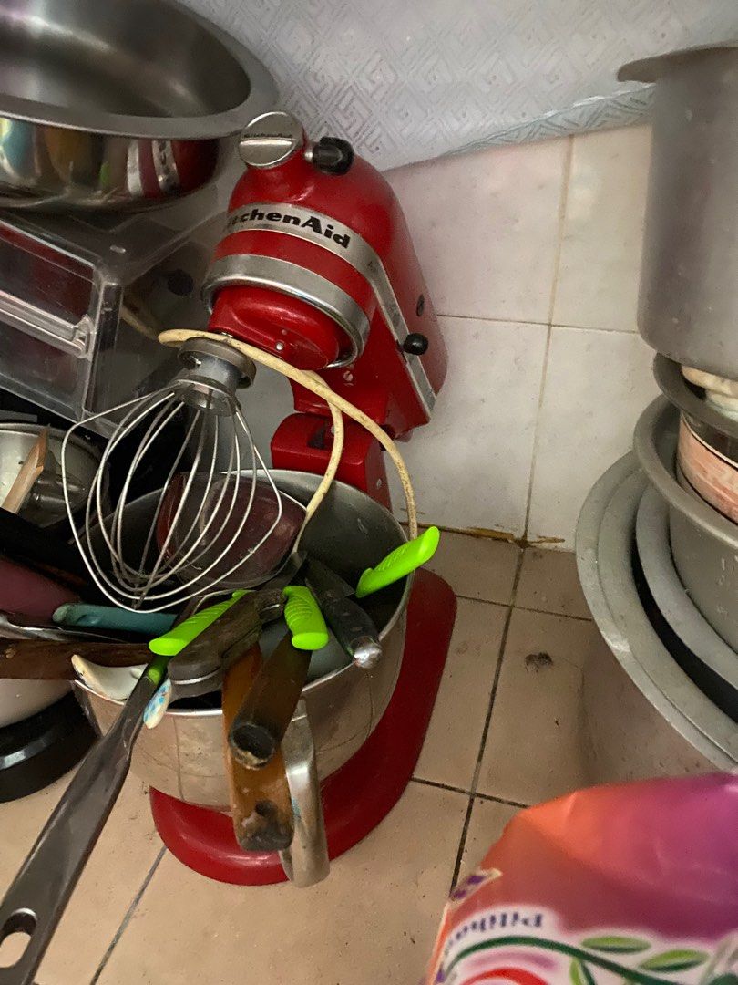 Kitchen aid (Category: Hand & Stand Mixers) located in Puchong. Submitted by amyraazhari (Listing ID 1377820249, Image 1). Description: Selfpickup taman puchong utama.Item ni jarang guna sebab saya bukan bakers.Memang simpan je.Saja beli sbb nak buat cake cookies dkt rumah.Last last tak pakai..