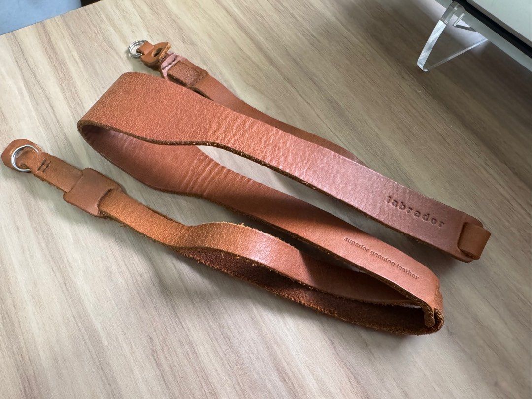 Labrador camera strap (Category: Camera Bags & Carriers) located in Paranaque City. Submitted by bfria (Listing ID 1377805489, Image 2). Description: - Adjustable strap is designed for various sizes of usage - Made with superior genuine leather for long-lasting use 👓 PLEASE READ 👓 📌 No meet-ups 📌 NO RUSH shipping 📌 The buyer will shoulder the shipping fee. 📩 Inquiries will be answered within 24 hours 🌿 Mode of Payment: Gcash.