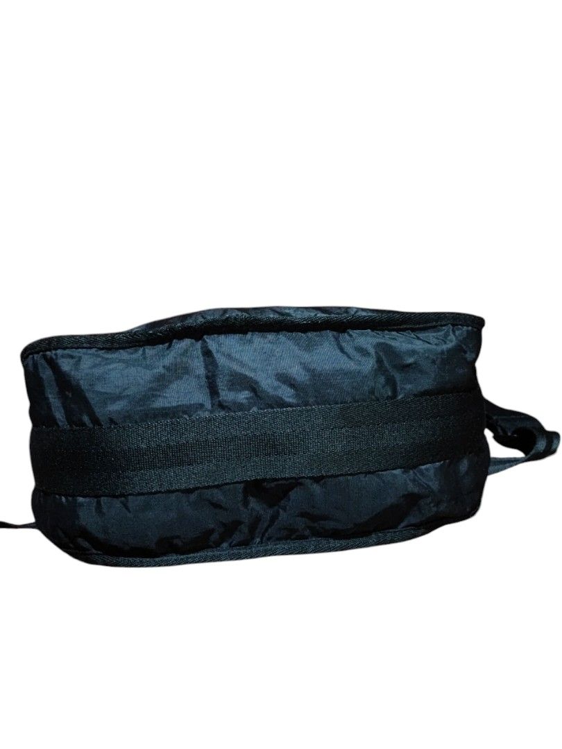 Le sportsac sling bag (Category: Cross-body Bags) located in Baguio. Submitted by ozara.06 (Listing ID 1377934947, Image 2). Description: Le sportsac Small to medium In very good condition pa 480.