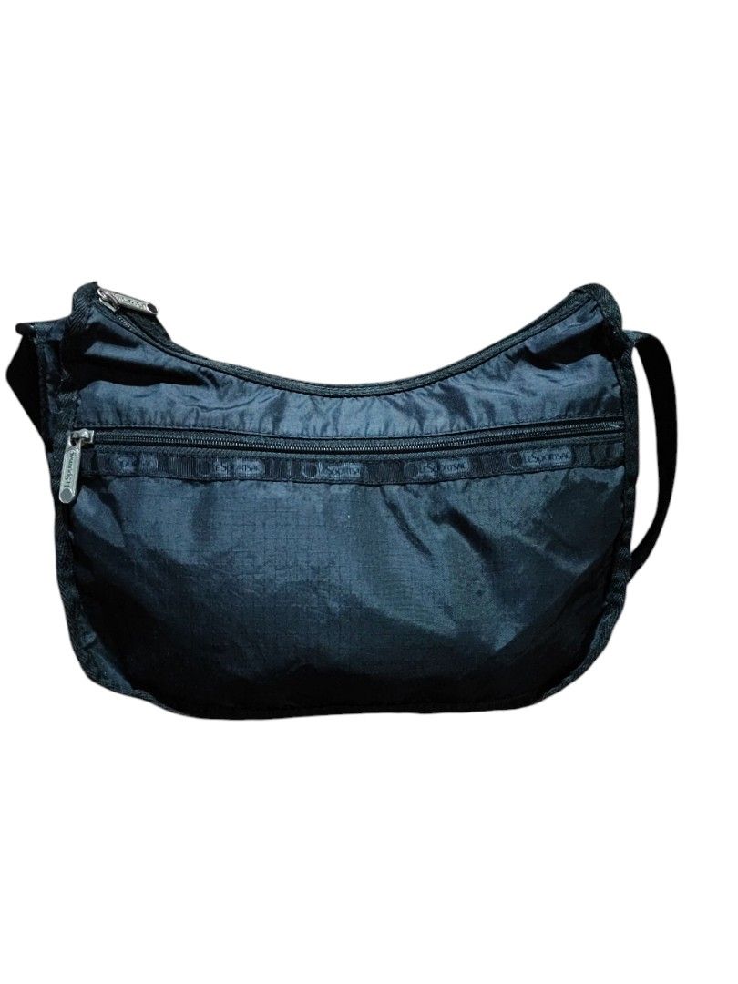Le sportsac sling bag (Category: Cross-body Bags) located in Baguio. Submitted by ozara.06 (Listing ID 1377934947, Image 3). Description: Le sportsac Small to medium In very good condition pa 480.