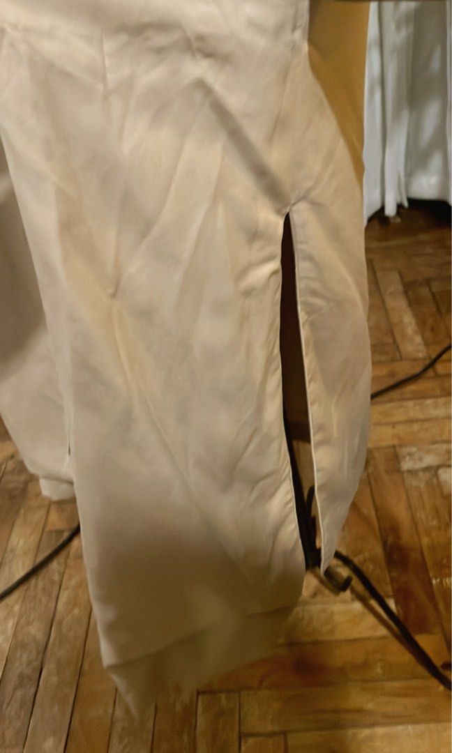 Lightweight Long Coat (Category: Coats, Jackets and Outerwear) located in Quezon City. Submitted by mymini.closet (Listing ID 1377869874, Image 3). Description: Neutral Color Medium Mannequin is 5’4 Used once Korea made with full inner lining Side slits, belt and side pockets No pads Pickup Alabang Add sf.