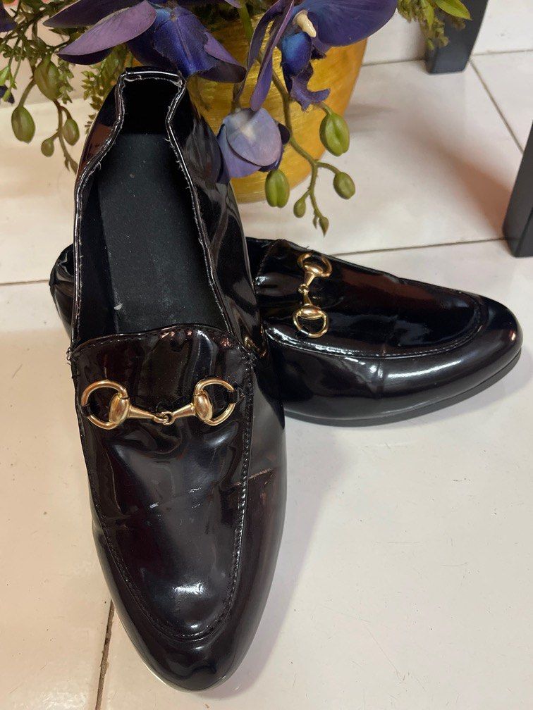 loafer (Category: Announcements) located in Kuala Lumpur. Submitted by myprelobecollection (Listing ID 1377784250, Image 1). Description: condition 7/10 size 41 pm for more details.